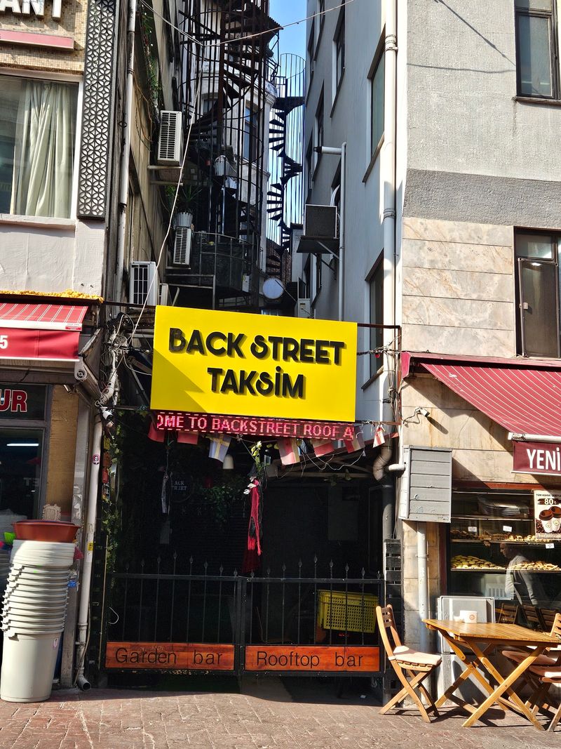 Back Street Club & Rooftop Bar Taksim - 2
