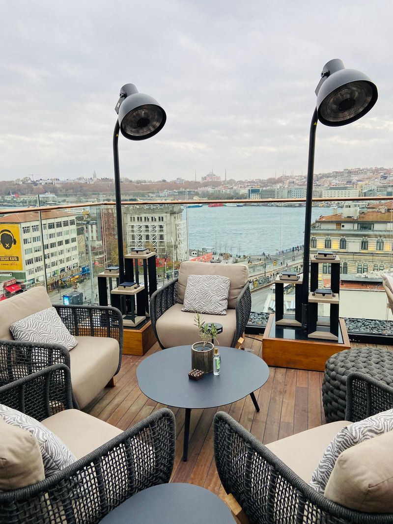 The Bank Roof Bar - 1